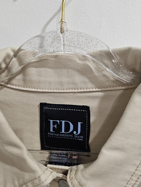FDJ Cropped Denim Jacket M Beige Frayed Hem Stretch Button Front Casual Chic - Picture 4 of 15